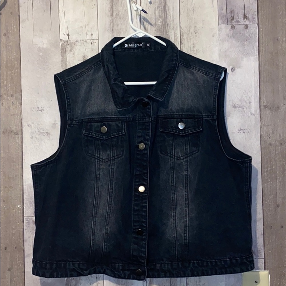 BLACK DENIM VEST!
